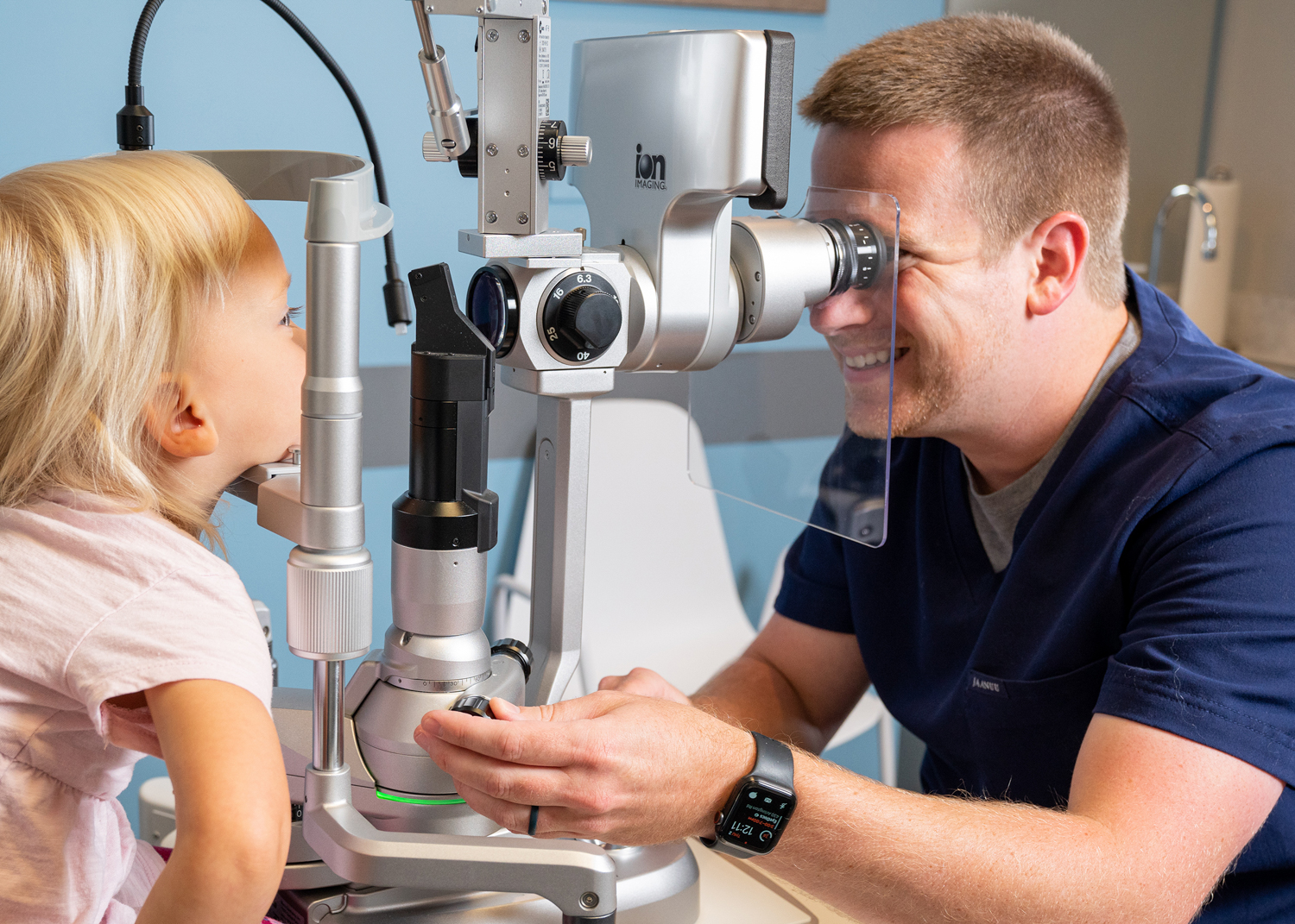 eye-exam-child-doctor-office-corporate-commercial-kelly-ann-photography-springboro-ohio