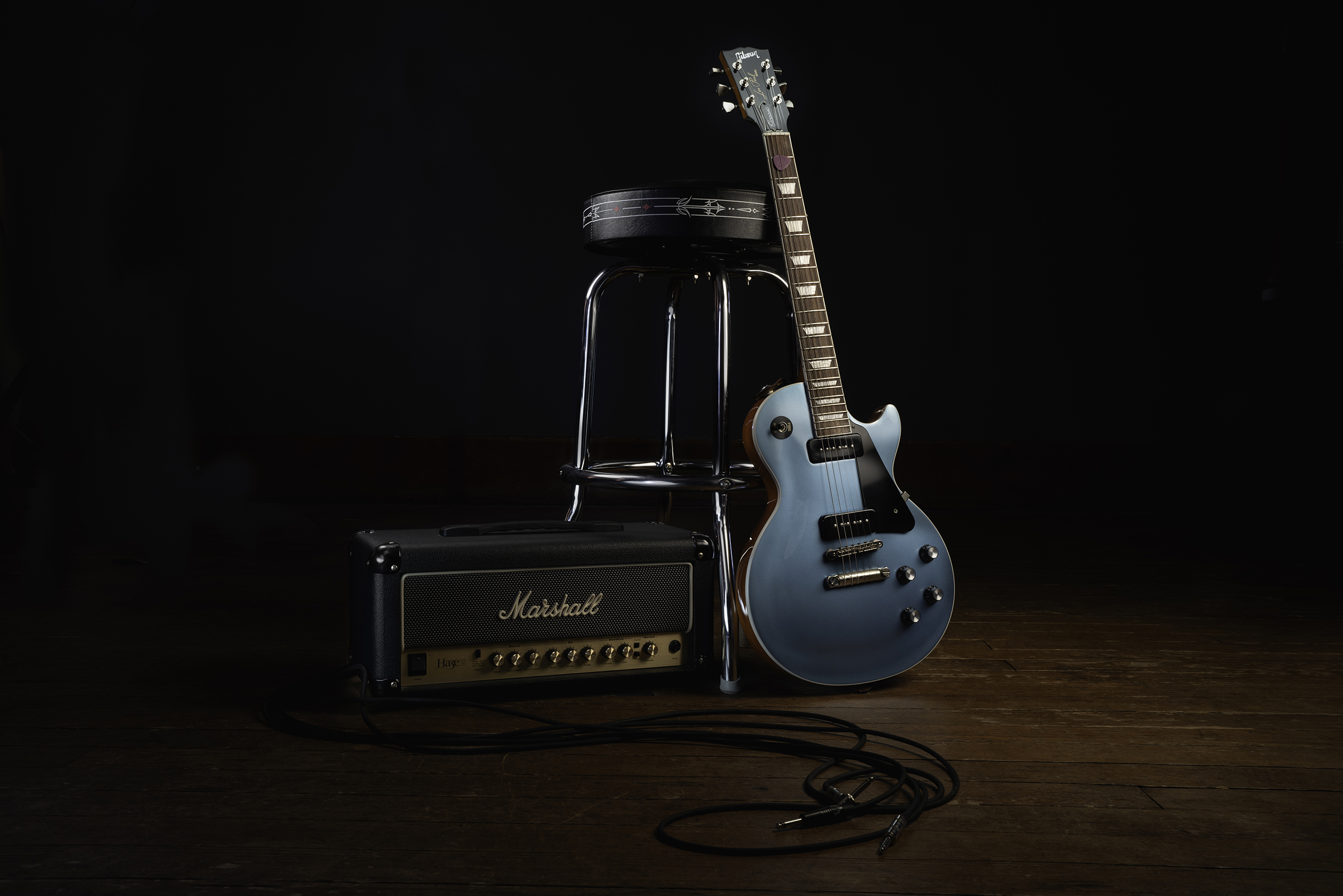 Gibson-guitar-blue-fender-amp-and stool-light-painted-photo-professional-commercial-photography-kelly-ann-photogrpahy-springboro-ohio-dayton-cincinnati-kelly-settle